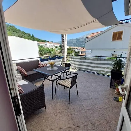 Apartment Lena *